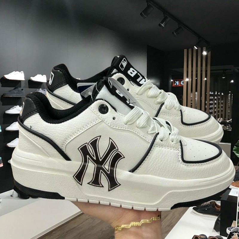 Sức Hút Vượt Thời Gian Của Những Đôi "Dad Shoes" Nhà MLB