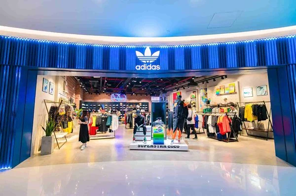 Cửa hàng adidas chính hãng