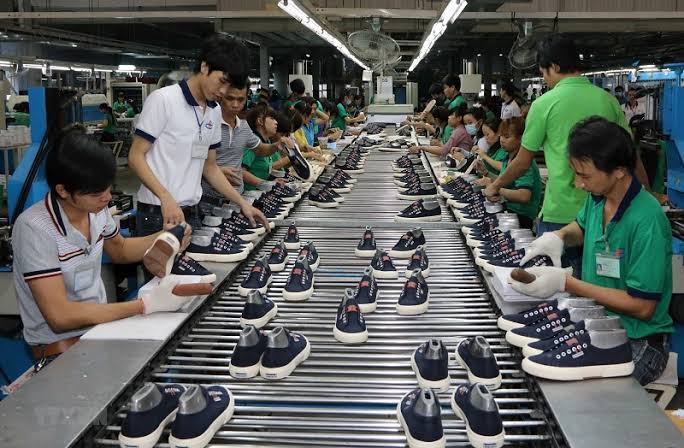 Chất liệu ảnh hưởng thế nào đến cảm giác mang giày